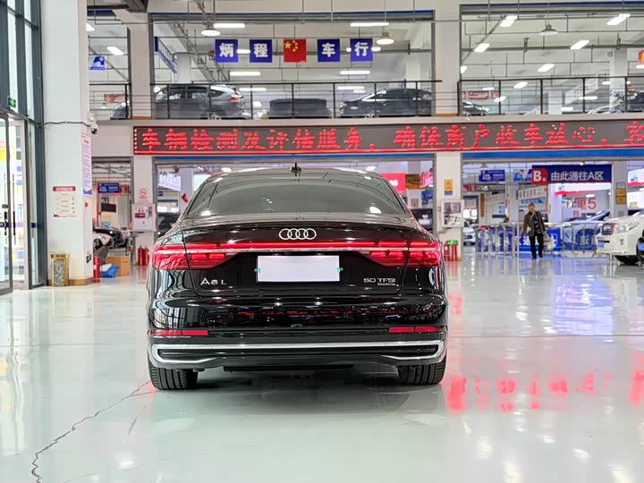 Фото 4 - Audi A8