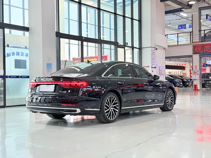 Фото 5 - Audi A8