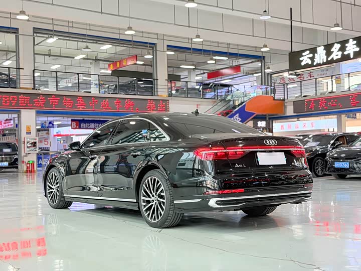 Фото 6 - Audi A8
