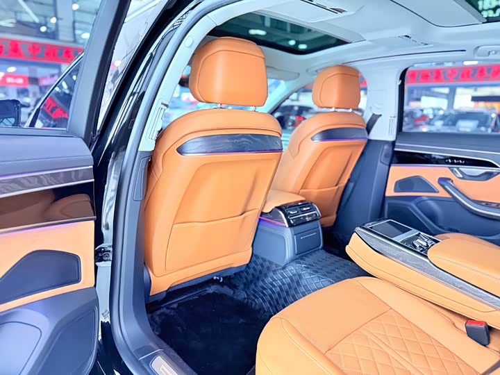 Фото 7 - Audi A8