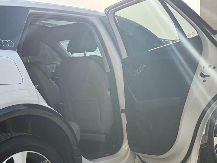 Фото 11 - Audi Q2L