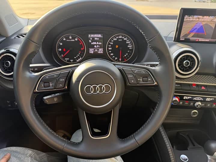 Фото 15 - Audi Q2L