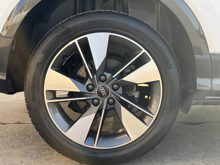 Фото 16 - Audi Q2L