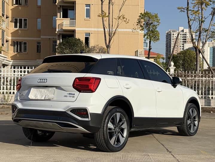 Фото 8 - Audi Q2L