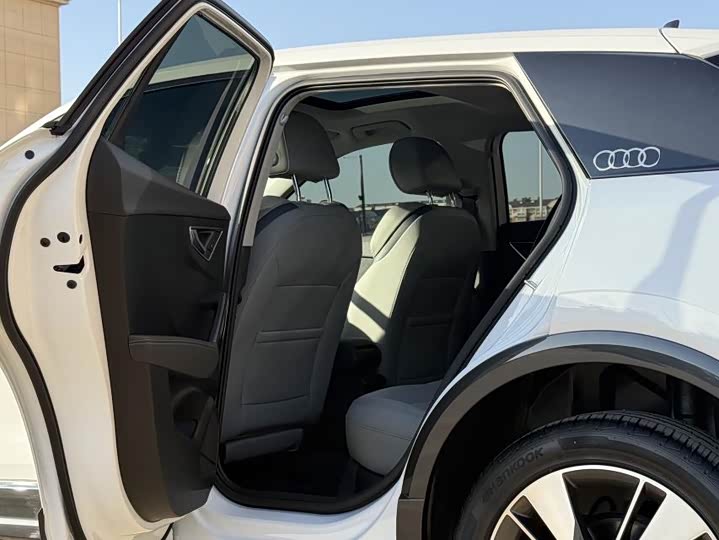 Фото 9 - Audi Q2L