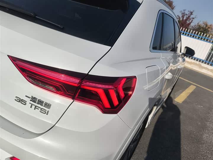 Фото 8 - Audi Q3