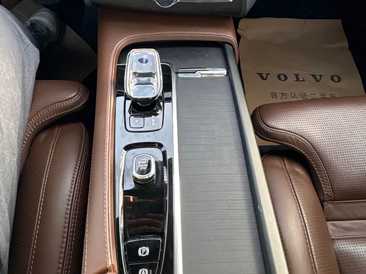 Фото 14 - Volvo XC90