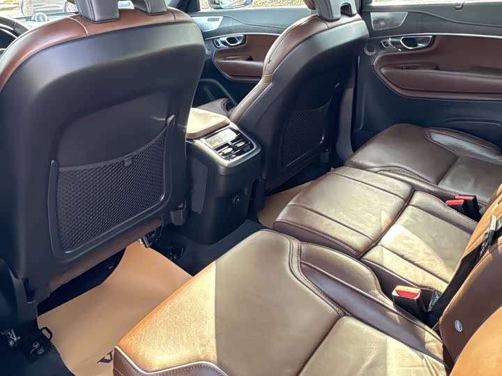 Фото 16 - Volvo XC90