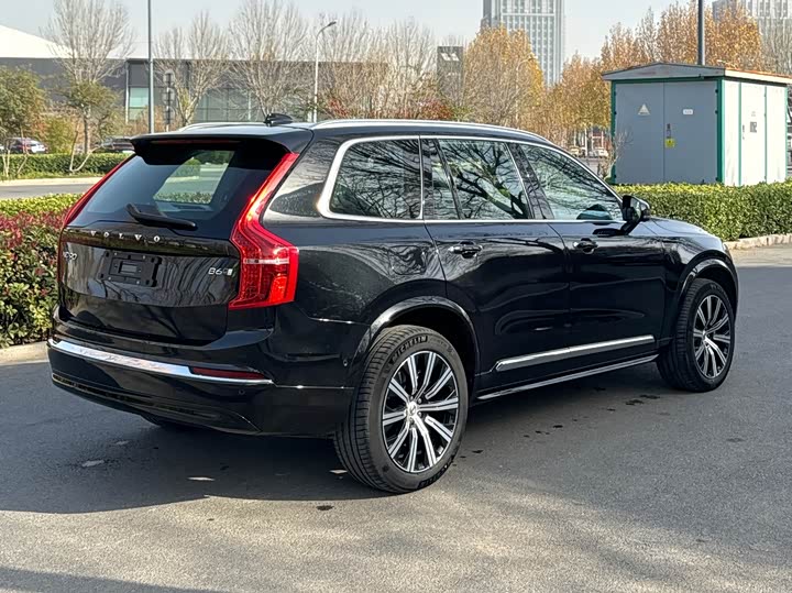 Фото 8 - Volvo XC90