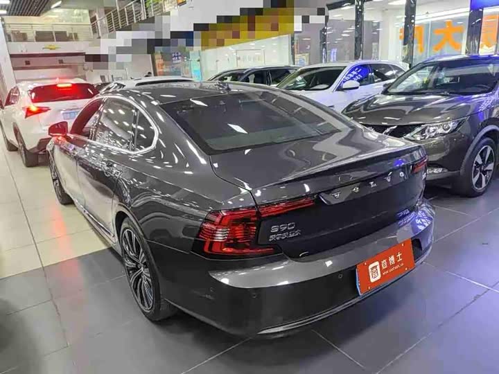 Фото 4 - Volvo S90