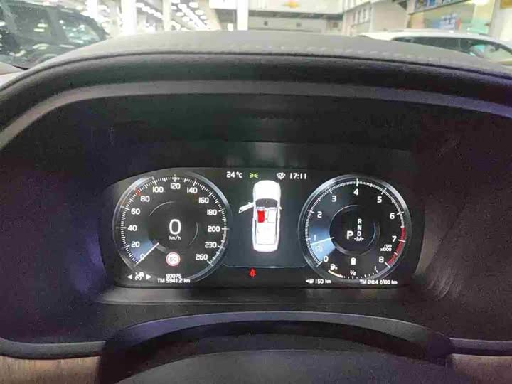 Фото 8 - Volvo S90