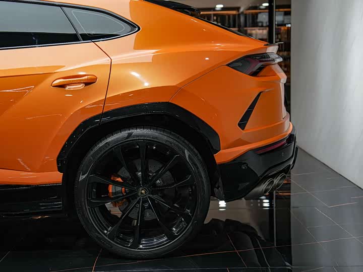 Фото 12 - Lamborghini Urus