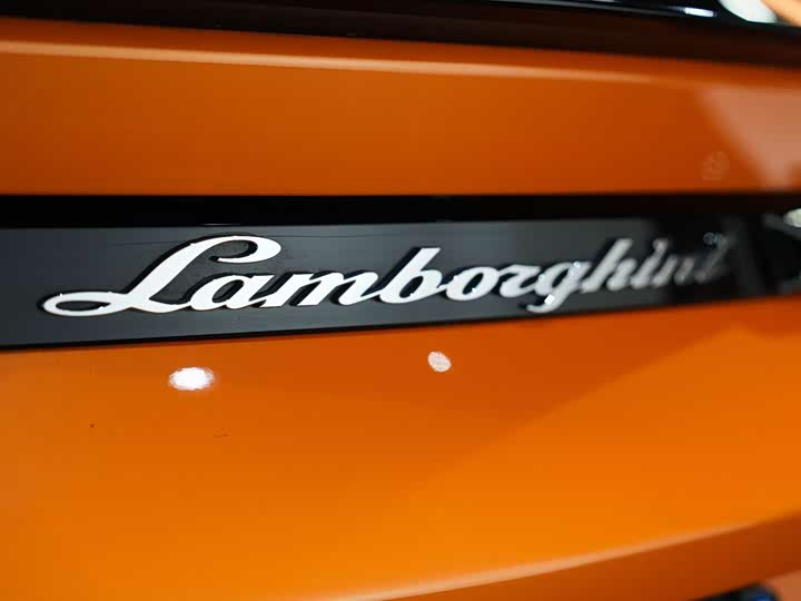 Фото 17 - Lamborghini Urus