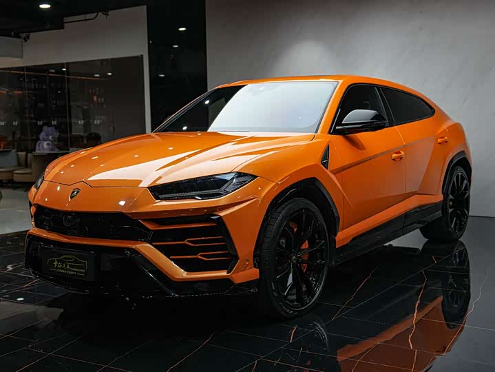 Фото 2 - Lamborghini Urus