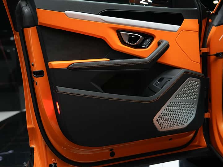 Фото 21 - Lamborghini Urus