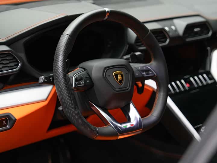 Фото 22 - Lamborghini Urus