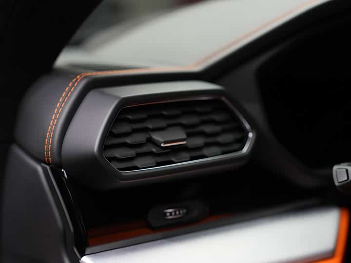 Фото 32 - Lamborghini Urus