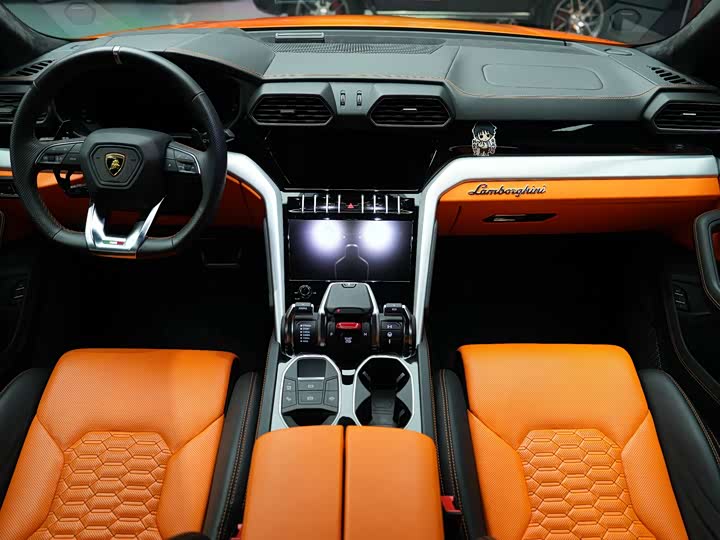 Фото 34 - Lamborghini Urus