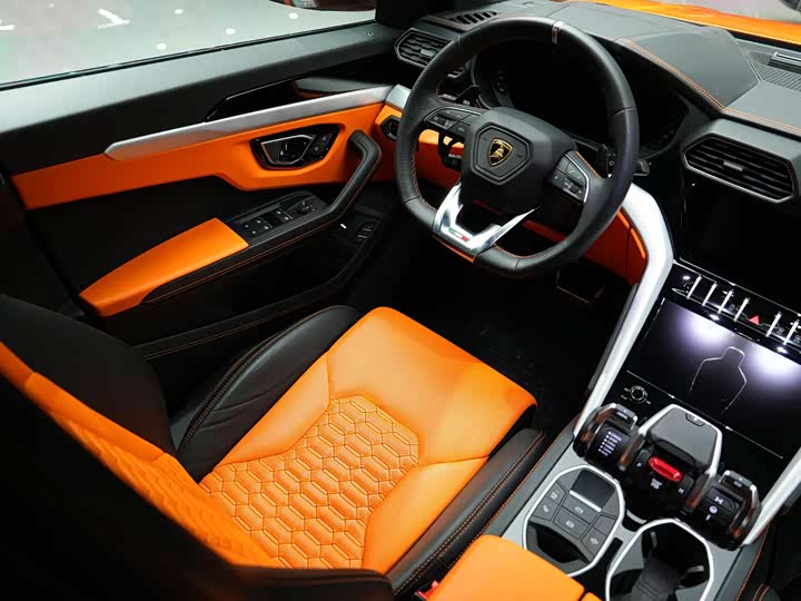 Фото 35 - Lamborghini Urus