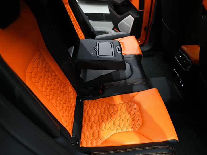 Фото 37 - Lamborghini Urus