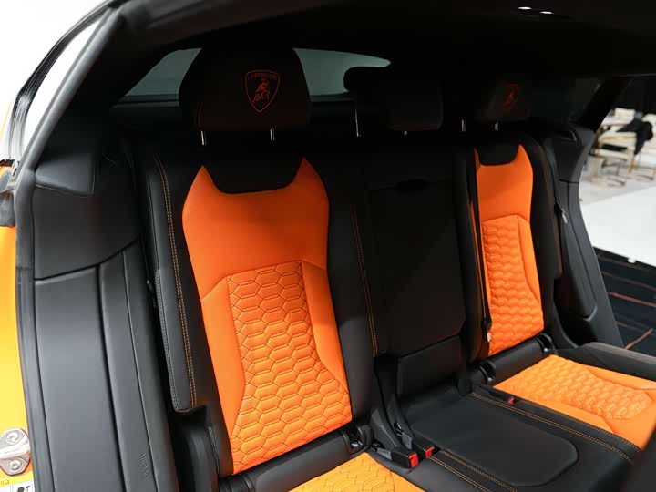 Фото 38 - Lamborghini Urus