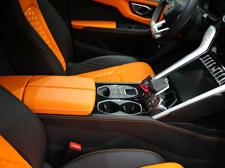 Фото 41 - Lamborghini Urus