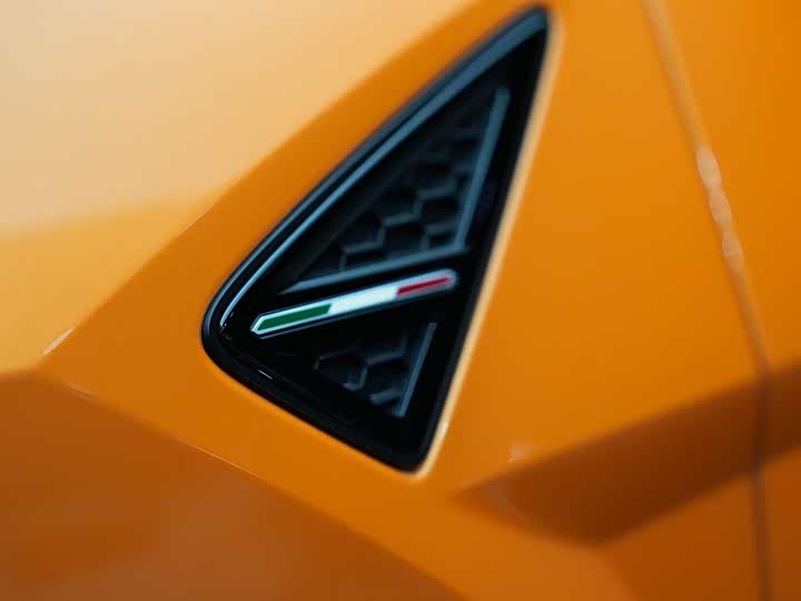 Фото 8 - Lamborghini Urus