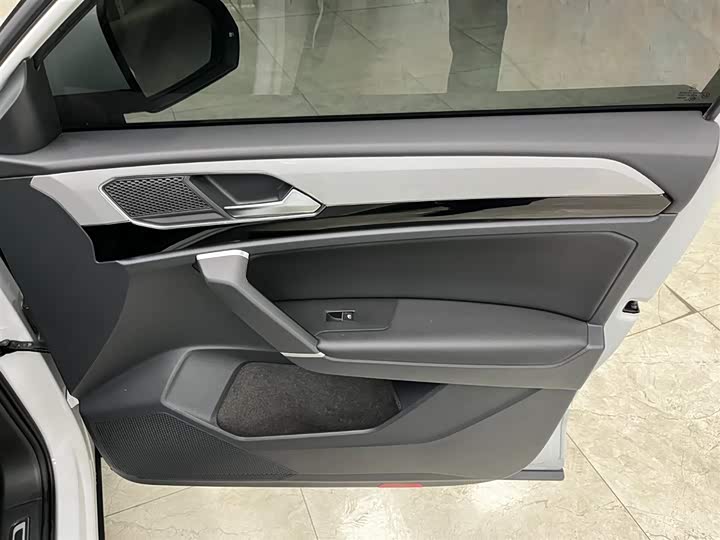 Фото 12 - Volkswagen Tayron