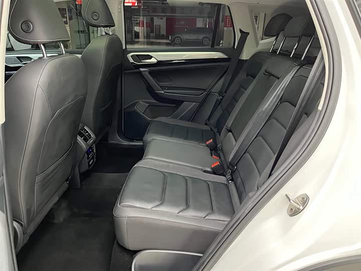 Фото 14 - Volkswagen Tayron