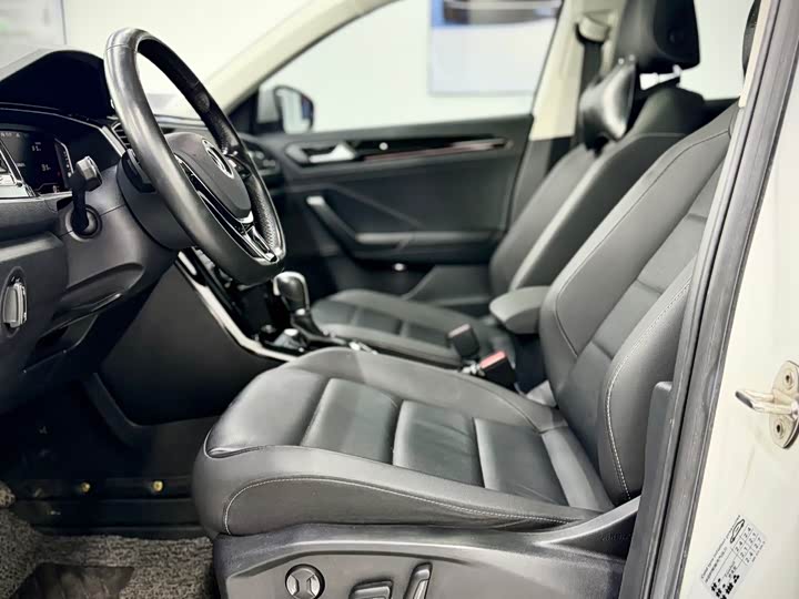 Фото 10 - Volkswagen T-Roc