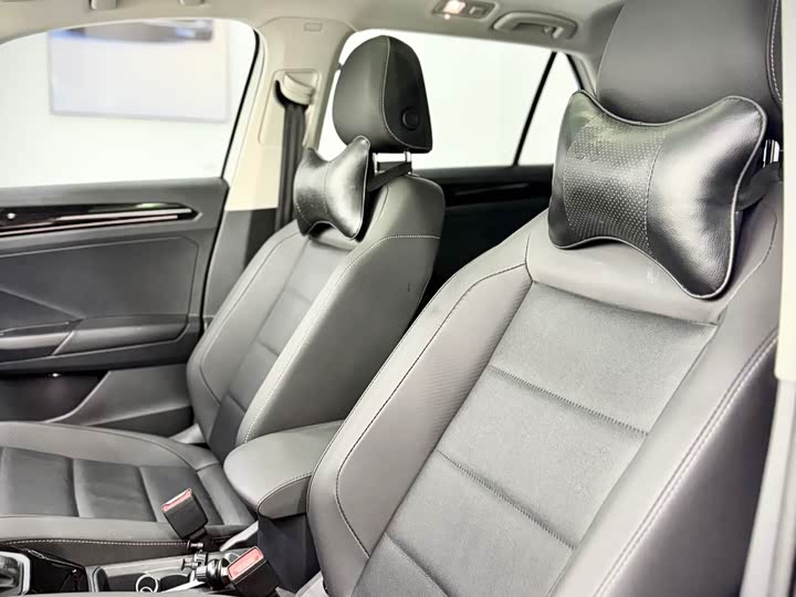 Фото 12 - Volkswagen T-Roc