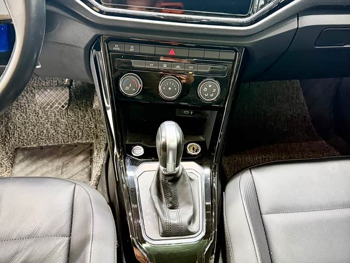 Фото 13 - Volkswagen T-Roc