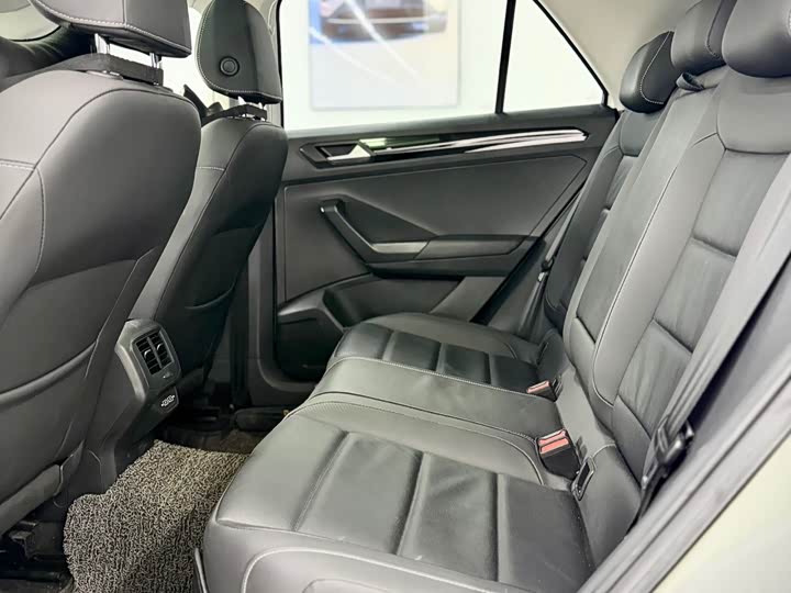 Фото 14 - Volkswagen T-Roc