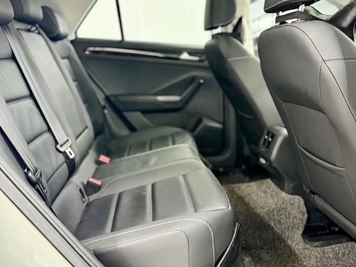 Фото 19 - Volkswagen T-Roc