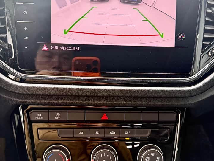 Фото 22 - Volkswagen T-Roc