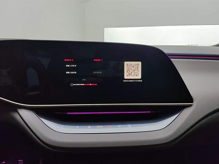 Фото 13 - Hongqi EH7