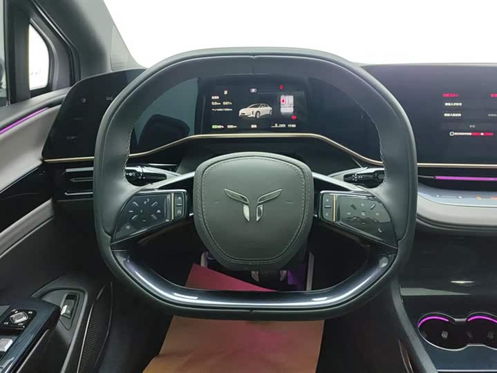 Фото 15 - Hongqi EH7