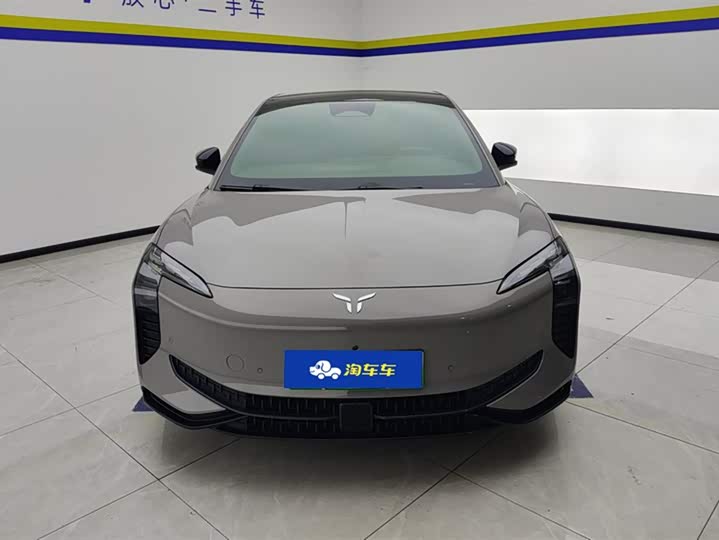 Фото 2 - Hongqi EH7