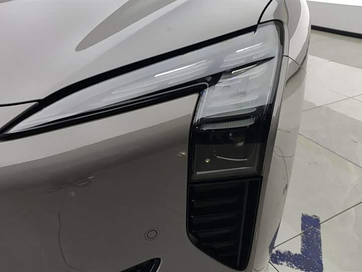 Фото 5 - Hongqi EH7