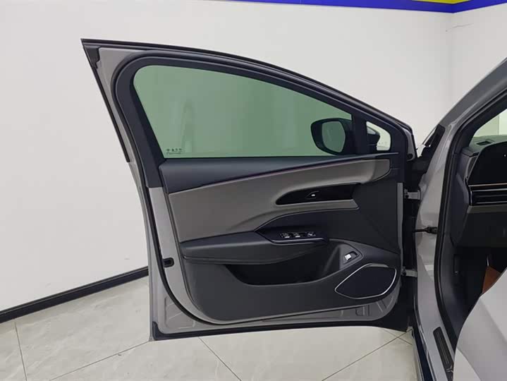 Фото 7 - Hongqi EH7