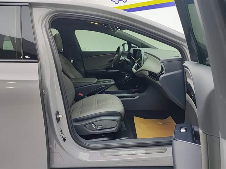 Фото 8 - Hongqi EH7