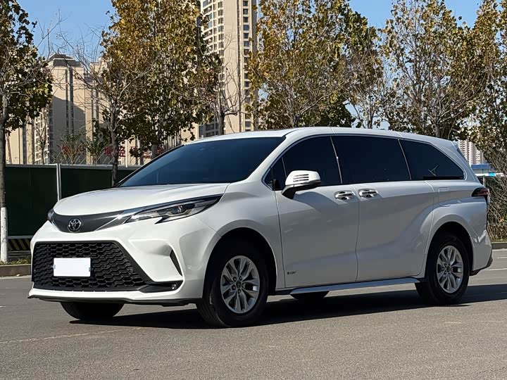 Фото 1 - Toyota Granvia