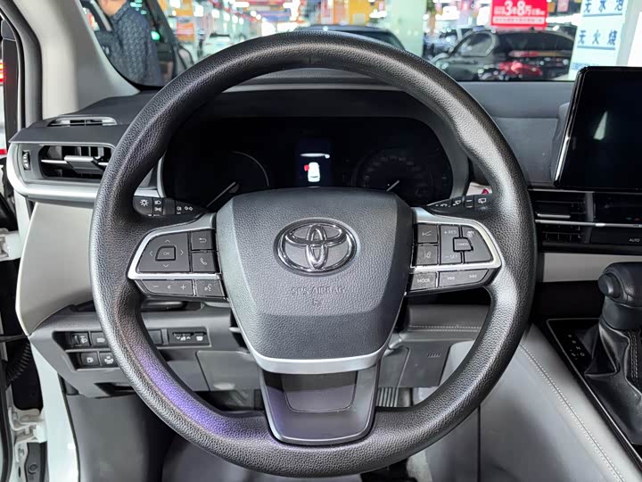 Фото 11 - Toyota Granvia