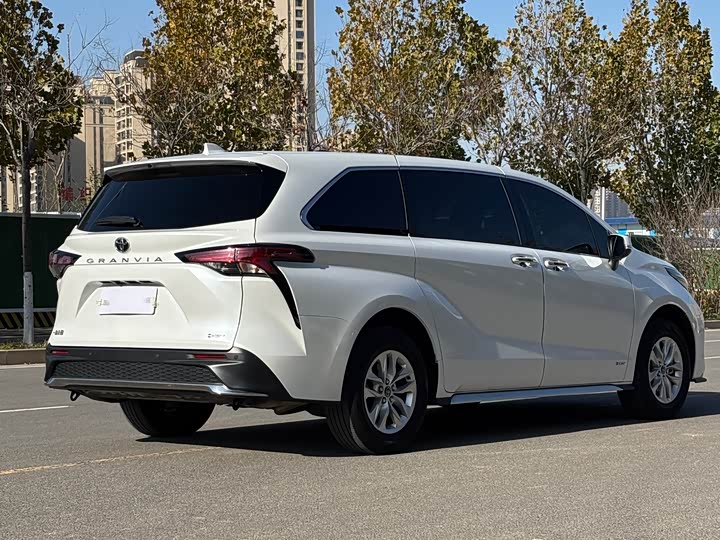 Фото 17 - Toyota Granvia