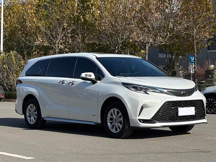 Фото 3 - Toyota Granvia