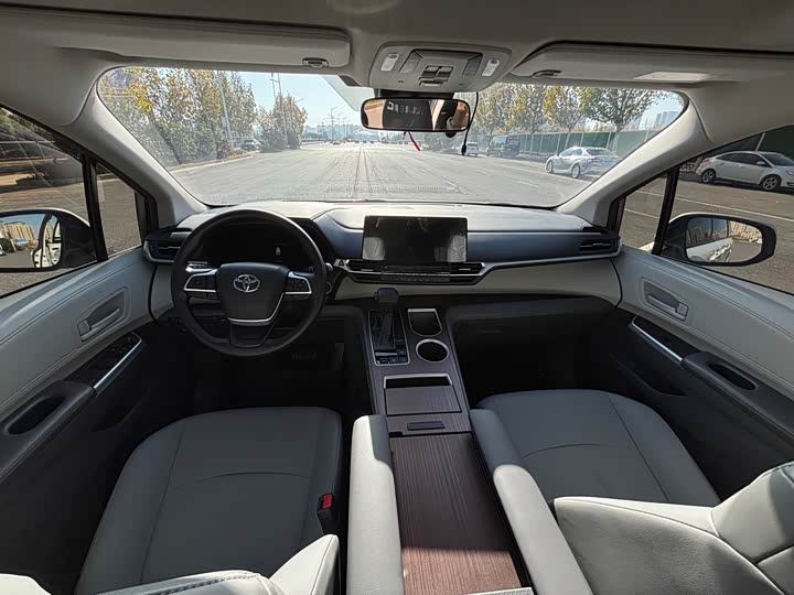 Фото 6 - Toyota Granvia