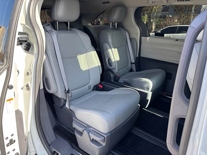 Фото 7 - Toyota Granvia