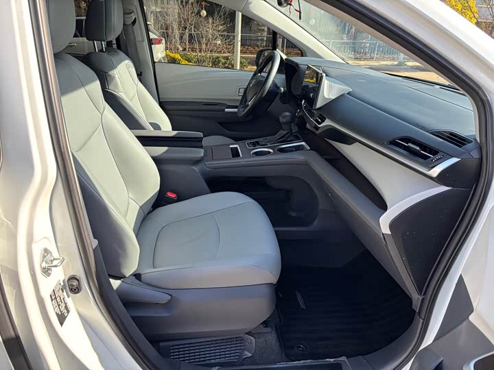 Фото 8 - Toyota Granvia