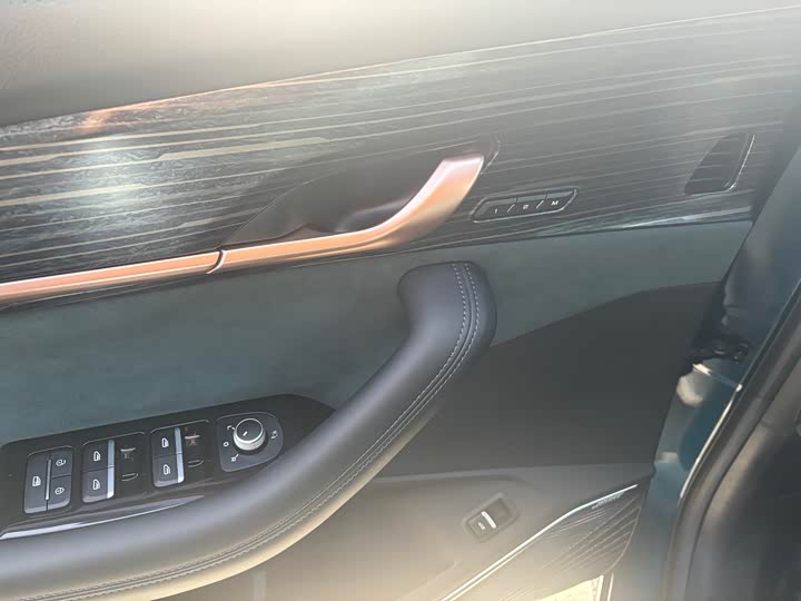 Фото 10 - Geely Monjaro