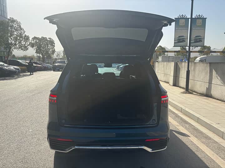 Фото 13 - Geely Monjaro